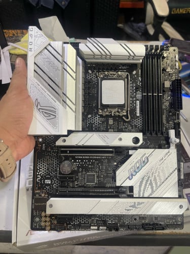 ROG B760-A Gaming Wifi DDR5 = 170$