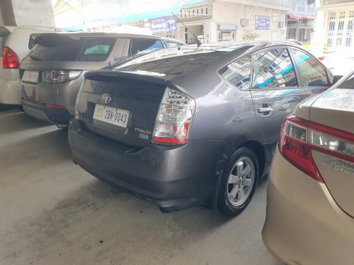 Toyota prius full option ប្រភេទឡានស្អាត