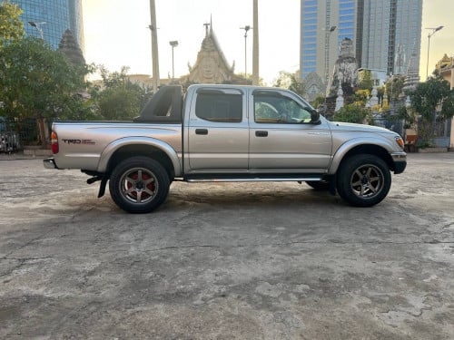 Toyota Tacoma 2002 V6 ប៉ុង1ប្រើប៉ុងភ្លើង ព៌ណប្រាក់