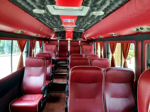 ឡានក្រុង២៥កៅអីទួរវែង