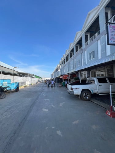 ផ្ទះល្វែង ផ្ទះអាជីវកម្ម