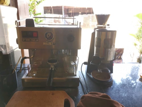 ម៉ាស៊ីនកាហ្វេលក់