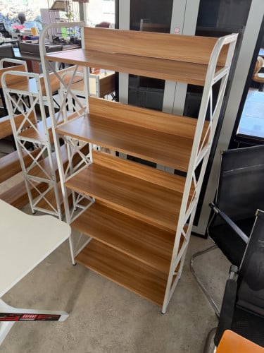 ធ្នេីរថ្មី