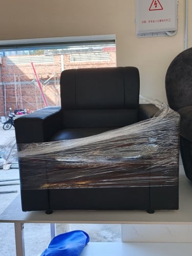 សាឡុងខ្មៅគ្រើម