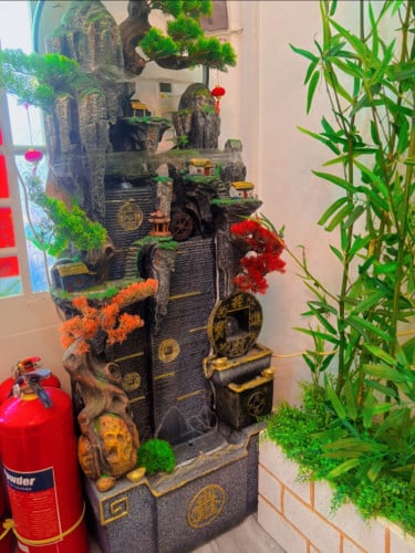 ផ្កាជ័រឬស្សីជ័រ សម្រាប់តុបតែងហាង ឬគេគ័រក្នុងការិយាល័យ 1ផើង70$