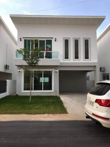 បុរី ម៉ន ដានី កំរោងទី10.   ផ្ទះលក់បន្ទាន់