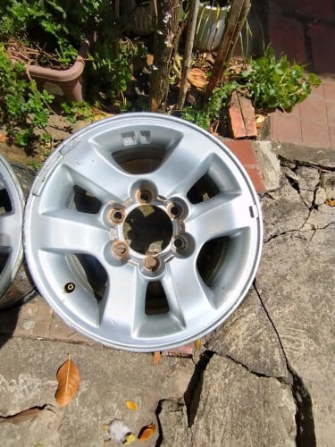 លក់យ៉ាន់បួនគ្រាប់រង្វង់ 15 តាកេត 6 សម្រាប់ Pickup & SUV