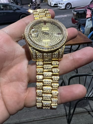 លក់ នាឡិកា ដាំត្បូង 250$