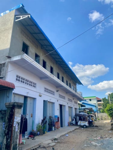 មានបន្ទប់ជួលមានឡៅតឿមានទំហំ(4m x 4m )នៅជិតផ្សាខាងមុខធំទូលាយល្អ បន្ទប់តំលៃពិសេស70$/1ខែ