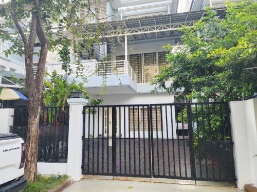 វីឡាភ្លោះA សម្រាប់លក់ | Twin A villa for sale Borey Peng Huoth Boeung Snor
