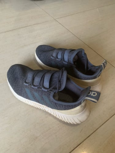 លក់ស្បែកជើងadidas original (ទំហំ42)