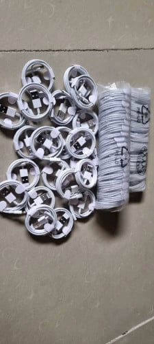 ឆ្នាំងសាក់ទូរសព្ទ iphoneយករាយក៏បានយកច្រើនក៏បានគិតតម្លៃពិសេសបើយកមួយខ្សែគិតតម្លៃ3000៛