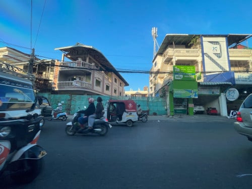 ដីនិងផ្ទះសម្រាប់លក់ | Land and house for sale on the street 592