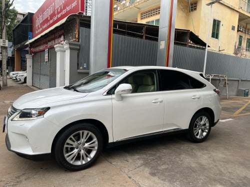 ឡានលក់ RX 450 h  ក្នុងលឿង