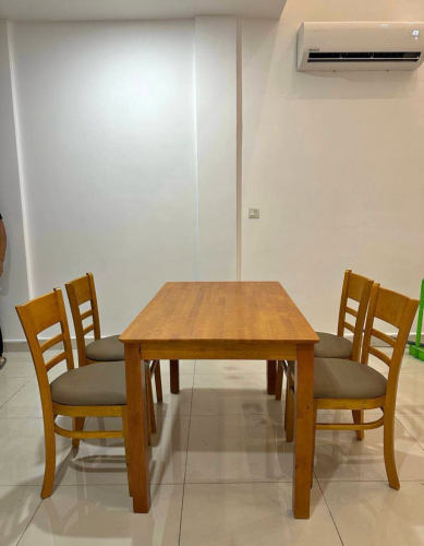 Beautiful Dining Set with four chairs