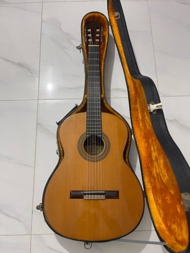 Classical guitar 125$