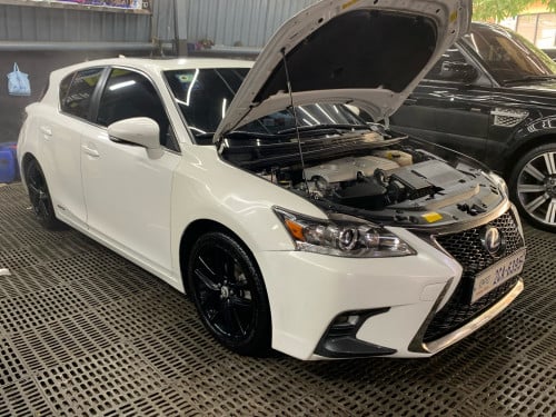 CT 200 ឆ្នាំ 2011 ឡើង F sports