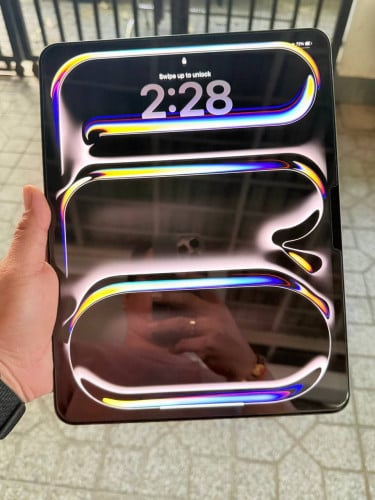 Ipad Pro M4 13inch 256G Sim +Wifi ស្អាត99%