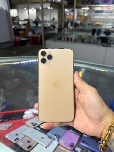 iPhone 11 Pro Max Gold LL/A HD256GB Phone Condition 97% 🔋86% , ដូរអេក្រង់ហ្សីន , អត់ស្កេនមុខ