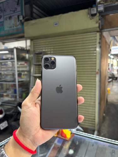 Iphone11pro max 64G Bypass ប្រើបានWiFi អេក្រង់ស្រុីន ស្នាមកែម