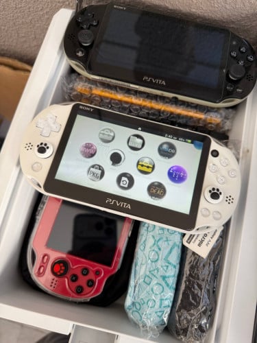 Psvita 2000 white. And pavita1000 screen