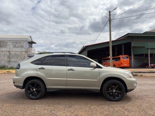 RX330ឆ្នាំ2006 P2 Full Option ឡានម្ចាស់ប្រើផ្ទាល់ តម្លៃចចារគ្នាបាន ឡានមូលប្រើតិច