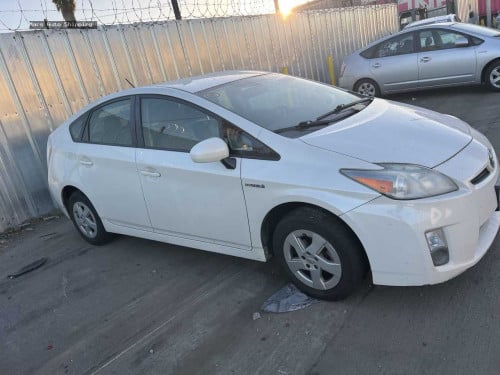 TOYOTA PRIUS 2010 White Option 4