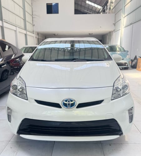 Toyota Prius 2012 ក្រដាសពន្ធឡានស្អាត ធានាគុណភាពនឹងតម្លៃ