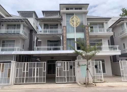 Twin Villa for rent very urgent