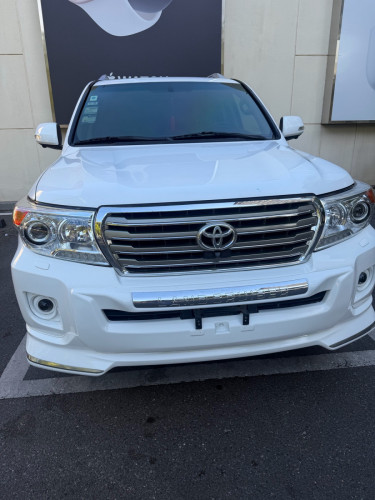 ថ្មីមិនដែលជួប