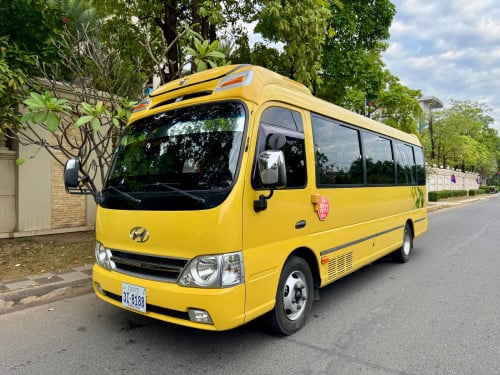 ឡានស្អាត​ រួចរាល់សំរាប់ដឹកភ្ញៀវ