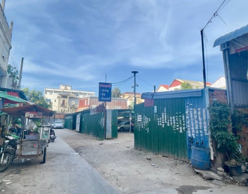 ដីទំហំល្អ ទីតាំងល្អ ត្រូវការដាក់លក់បន្ទាន់- ទីតាំង : ខណ្ឌមានជ័យ ក្បែរផ្លូវទ្រុងមាន់