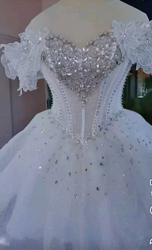 រ៉ូបកម្មវិធីវីអាយភីតម្លៃក្រោមទីផ្សារ