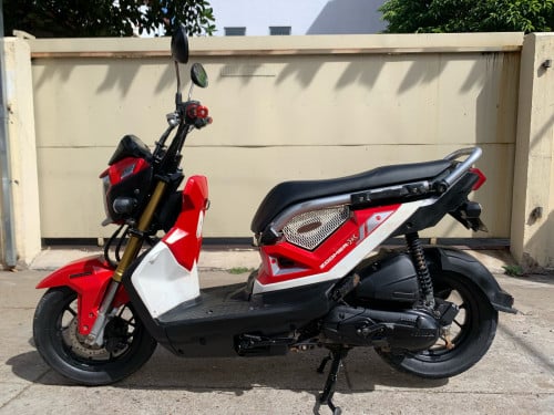 ម៉ូតូលក់​