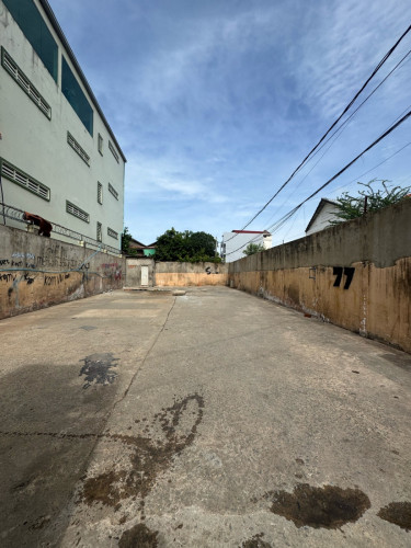 ដីជួល នៅក្រោយផ្សារសូឡា