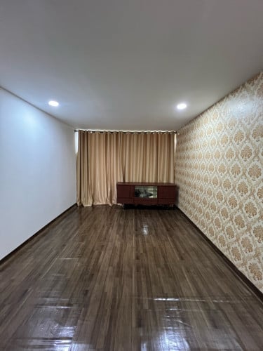 ផ្ទះសម្រាប់ជួលបន្ទាន់នៅជាន់ទី2 នៅកណ្តាលទីក្រុងនៅម្តុំផ្សារចាស់