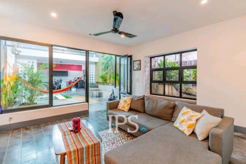 ផ្ទះល្វែង 2 បន្ទប់គេង សម្រាប់លក់នៅទន្លេបាសាក់