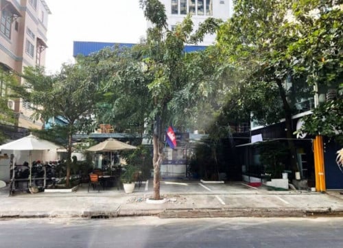 ផ្ទះអាជីវកម្មលក់បន្ទាន់ និងមានចំណូលពីការជួលហាងប្រហែល $3,000/ខែ ទីតាំង សង្កាត់ទឺកល្អក់ទី១