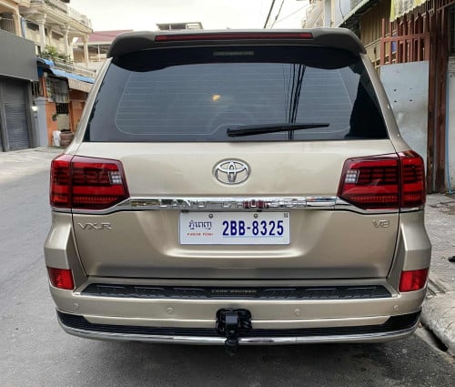 ឡានLandCruiserឆាំ្ន08ឡើង021