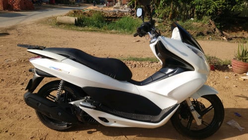 លក់ម៉ូតូ pcx មានពន្ធត្រឹមត្រូវ