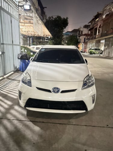 ត្រូវការលក់ Prius option 5