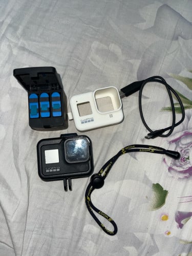 Gopro 8 Black លក់ 130$ មានថ្ម3ឈុត និង ឆ្នាំសាក