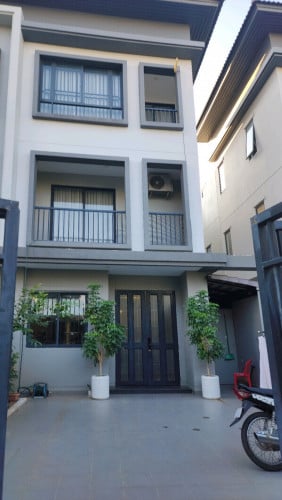 House for rent full options at chip mong 50M