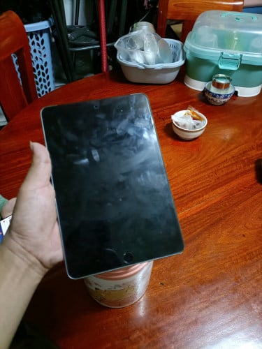 ipad mini4 64g ស្អាត99% សុំនុំ 60$