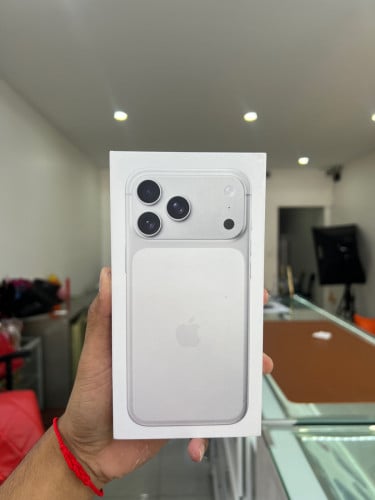 Iphone 17 promax 256G LL/A New box 1350$