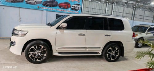 Land cruiser 011ឡើង21ស្ពិចអារ៉ាប់fullថ្មីណាស់