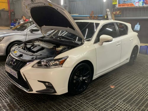 Luxes CT200h 2011 up 2014