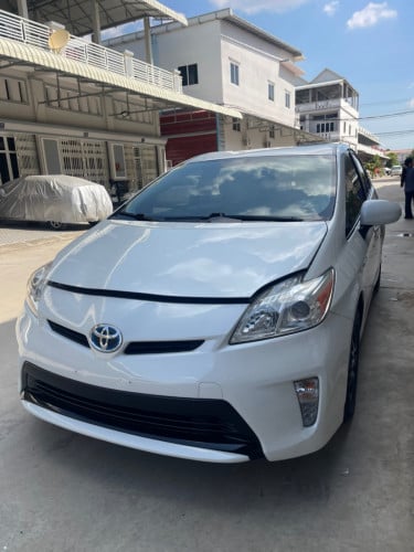 Prius 2013 Option 2 ពណ៌សកាំមៃ ឡានសន្លឹកពន្ធ តពិសេស.18700$