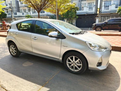 Toyota Prius C 2012 Option 4