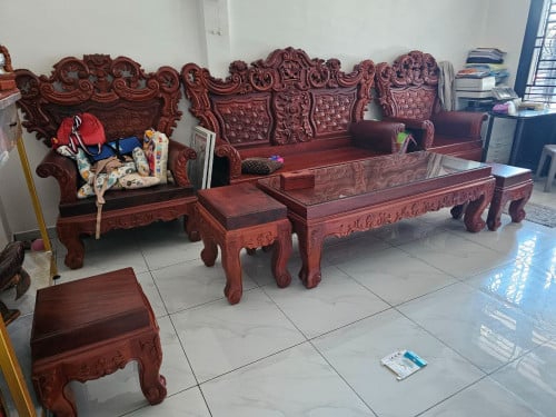 សាឡុងយក្សលក់